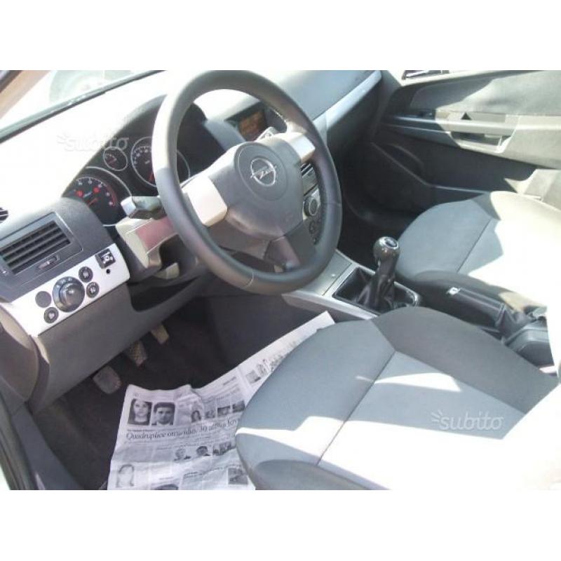OPEL Astra - 2005