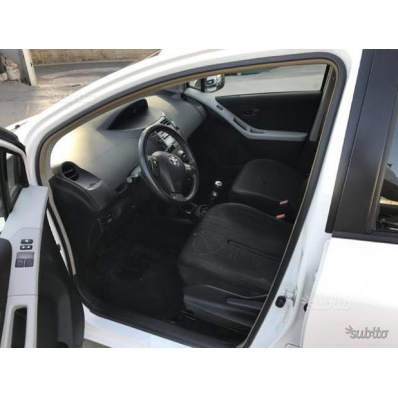 Toyota Yaris 1.0 5 porte