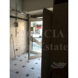 Moccia#locale#centro p.zza mercato(pa)