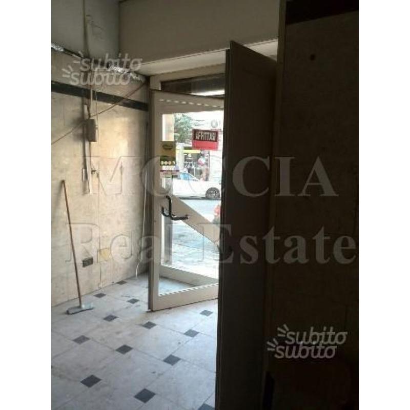 Moccia#locale#centro p.zza mercato(pa)