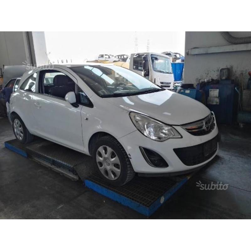 Opel Corsa 2012 cc1.3D Vendita ricambi usati