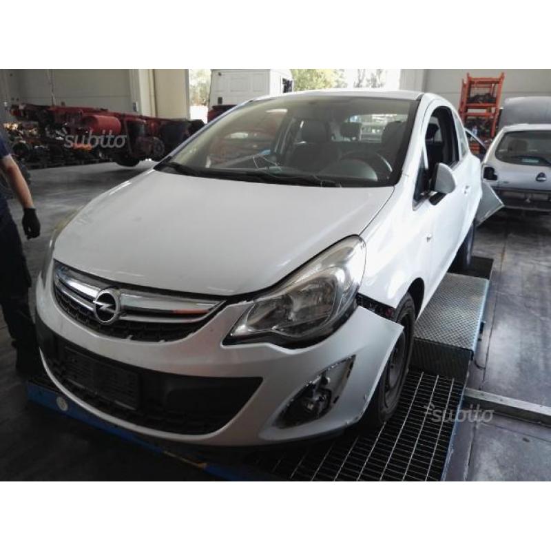 Opel Corsa 2012 cc1.3D Vendita ricambi usati