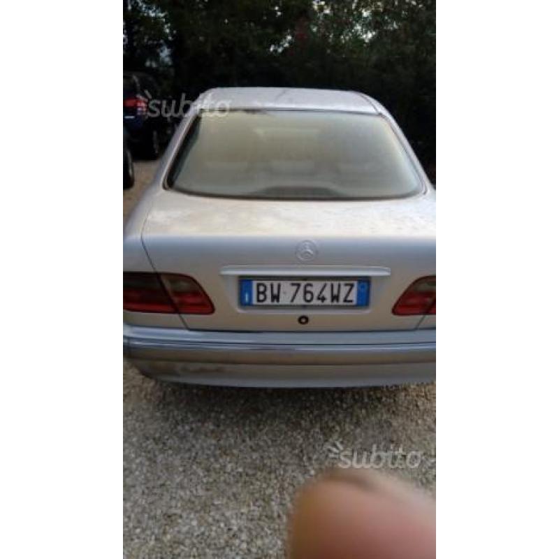 MERCEDES Classe E 270 (W/S210) - 2002