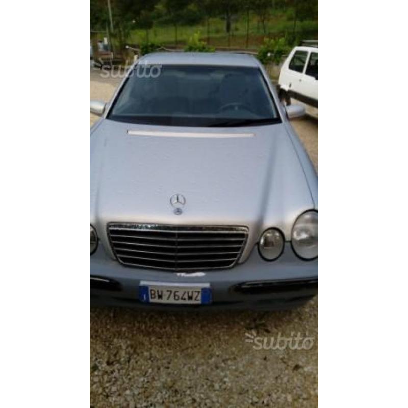 MERCEDES Classe E 270 (W/S210) - 2002