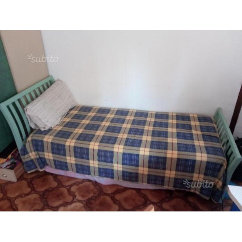 Letto singolo compreso di materasso