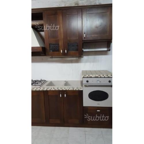 Cucina arte povera in legno
