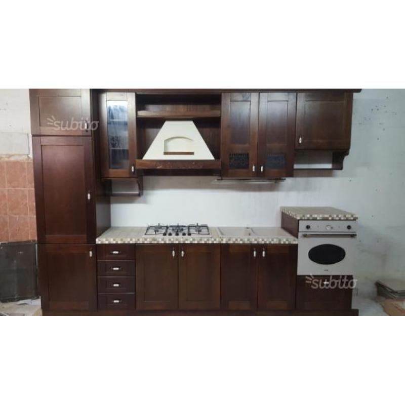 Cucina arte povera in legno
