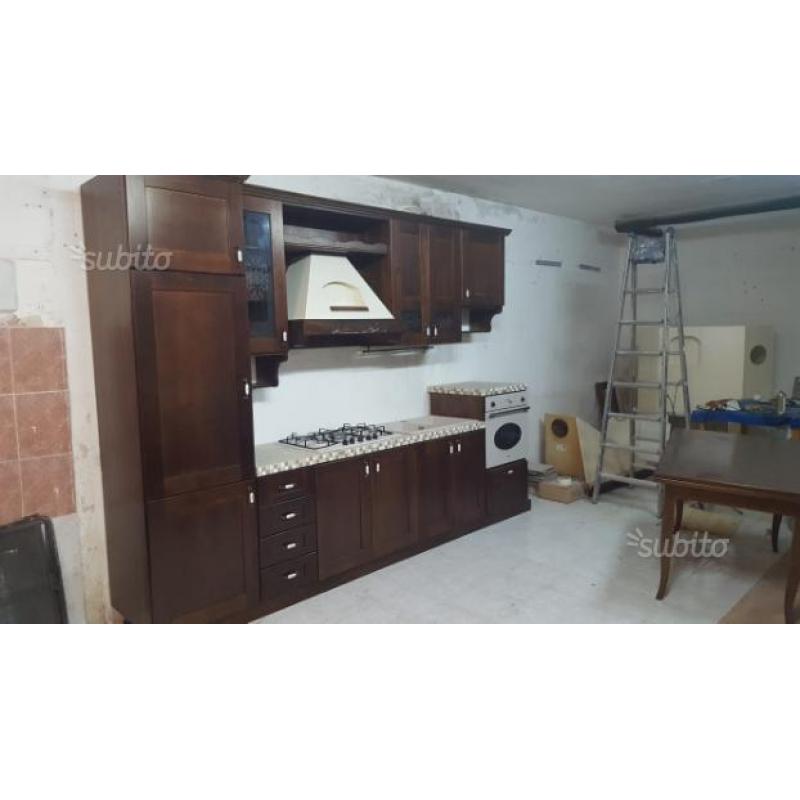 Cucina arte povera in legno