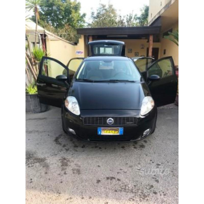 FIAT Grande Punto - auto 2005