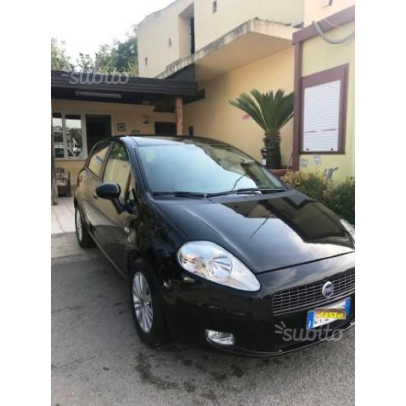 FIAT Grande Punto - auto 2005