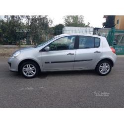 RENAULT Clio 1.2 benzina 5 porte anno 2009