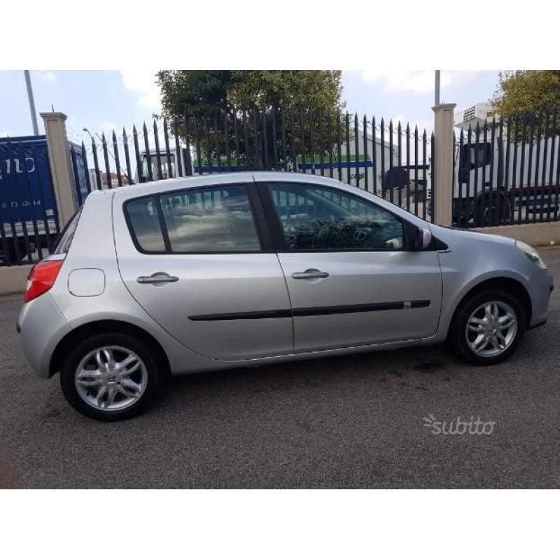 RENAULT Clio 1.2 benzina 5 porte anno 2009