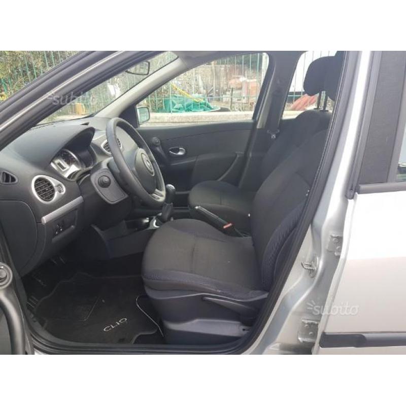 RENAULT Clio 1.2 benzina 5 porte anno 2009