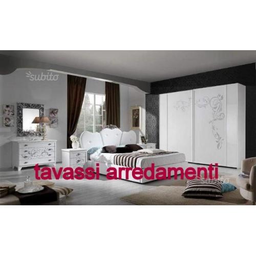 Camera da letto modello king bianco e argento