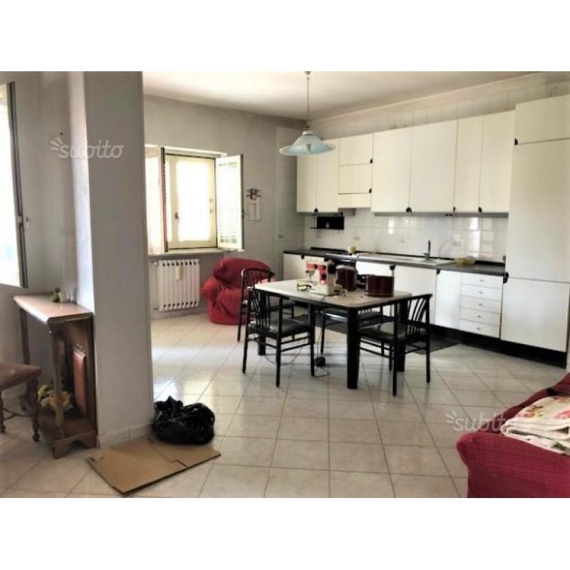 Appartamento arredato con terrazzo