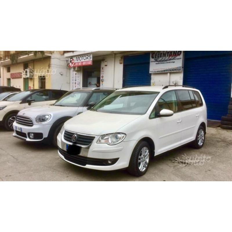 CONCESSIONARIA:VOLKSWAGEN Touran 1.4 METANO