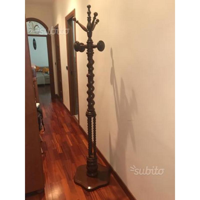 Appendiabiti in legno
