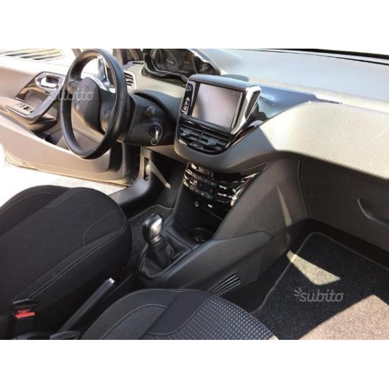 Peugeot 208 1.6 hdi - 2017