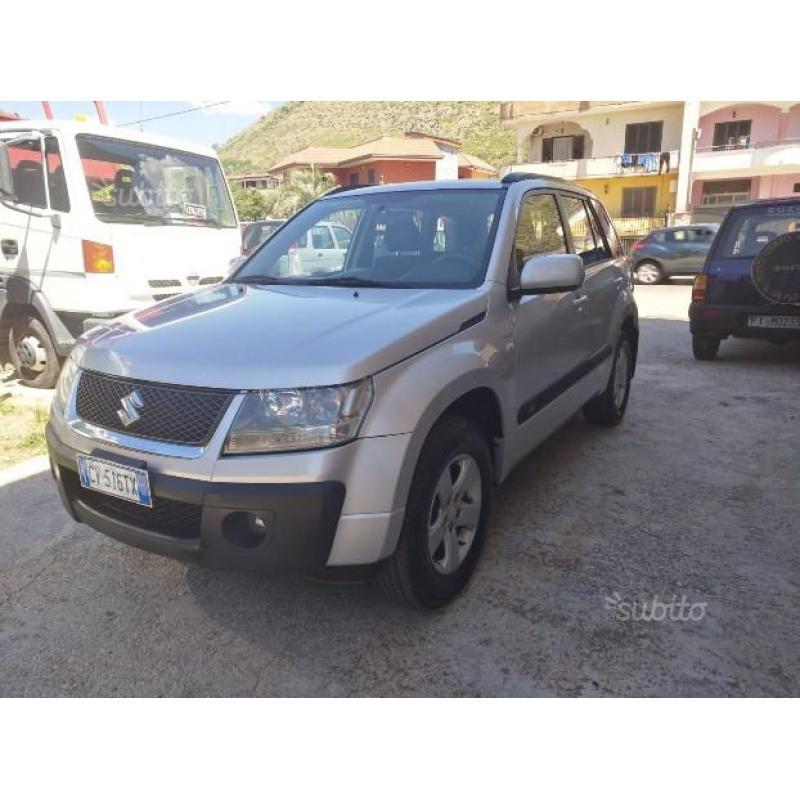 SUZUKI Grand Vitara - 4 x 4