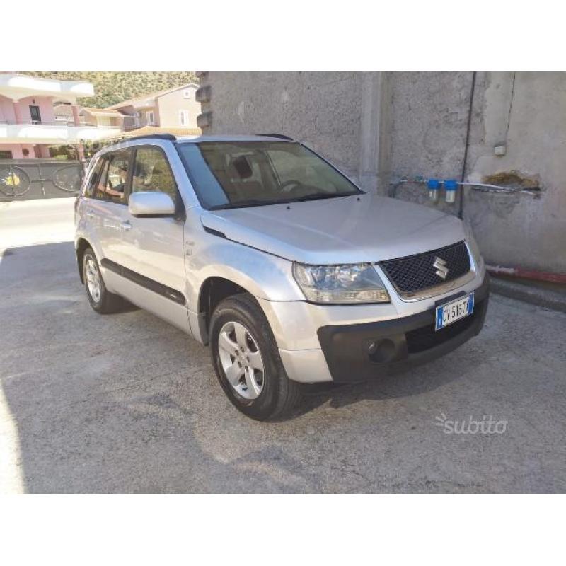 SUZUKI Grand Vitara - 4 x 4