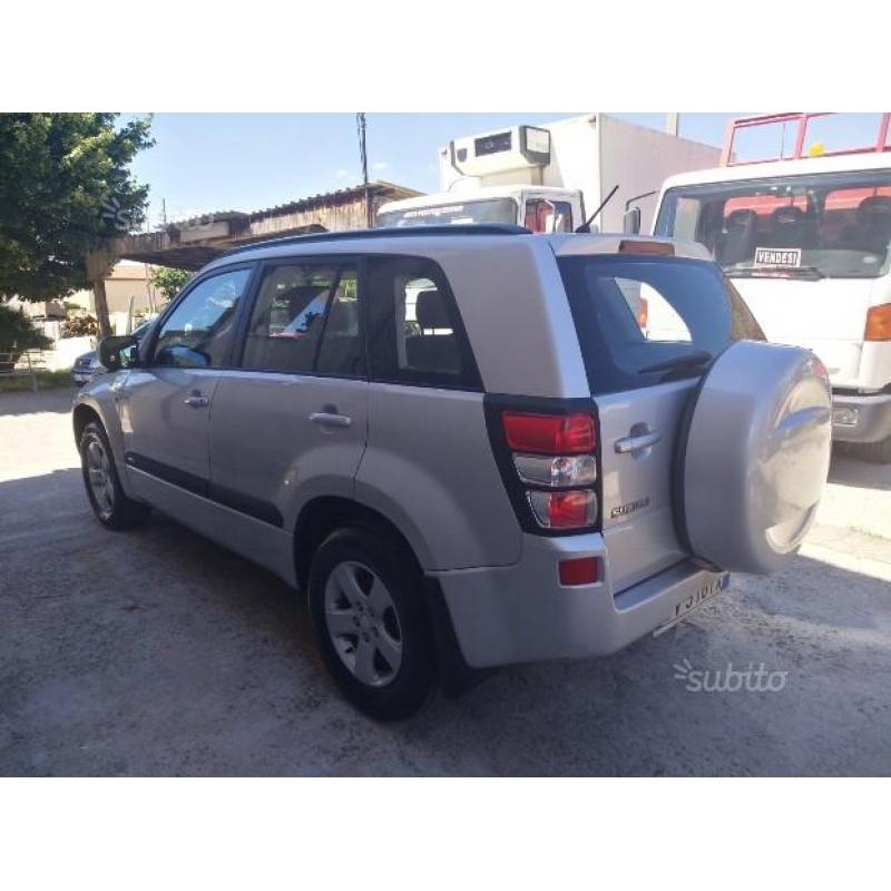 SUZUKI Grand Vitara - 4 x 4