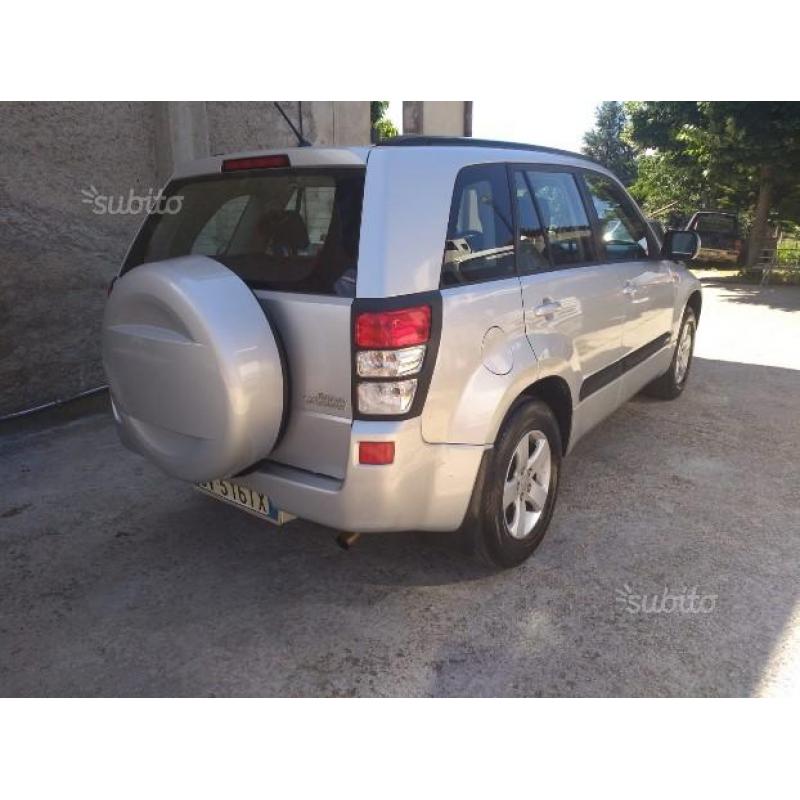 SUZUKI Grand Vitara - 4 x 4