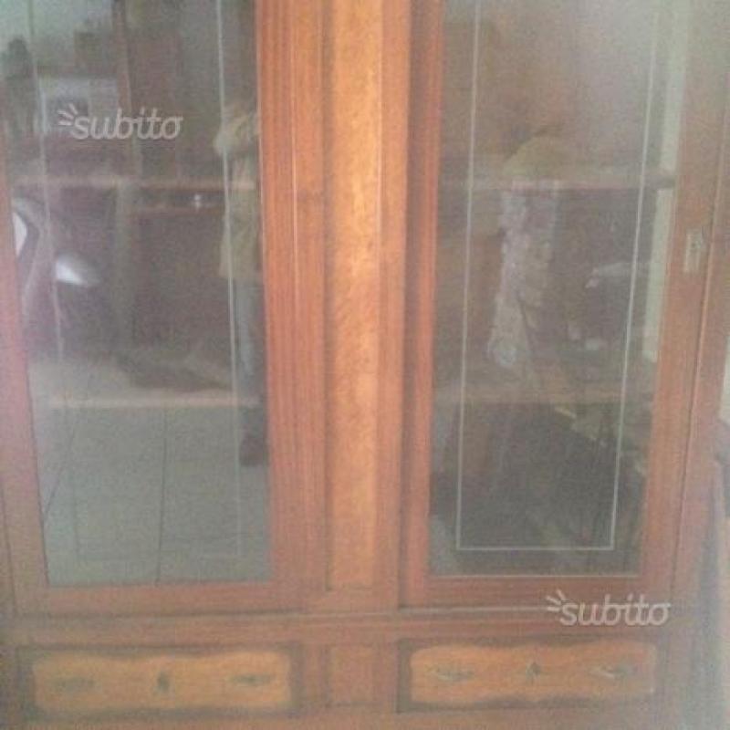 Vetrinetta antica