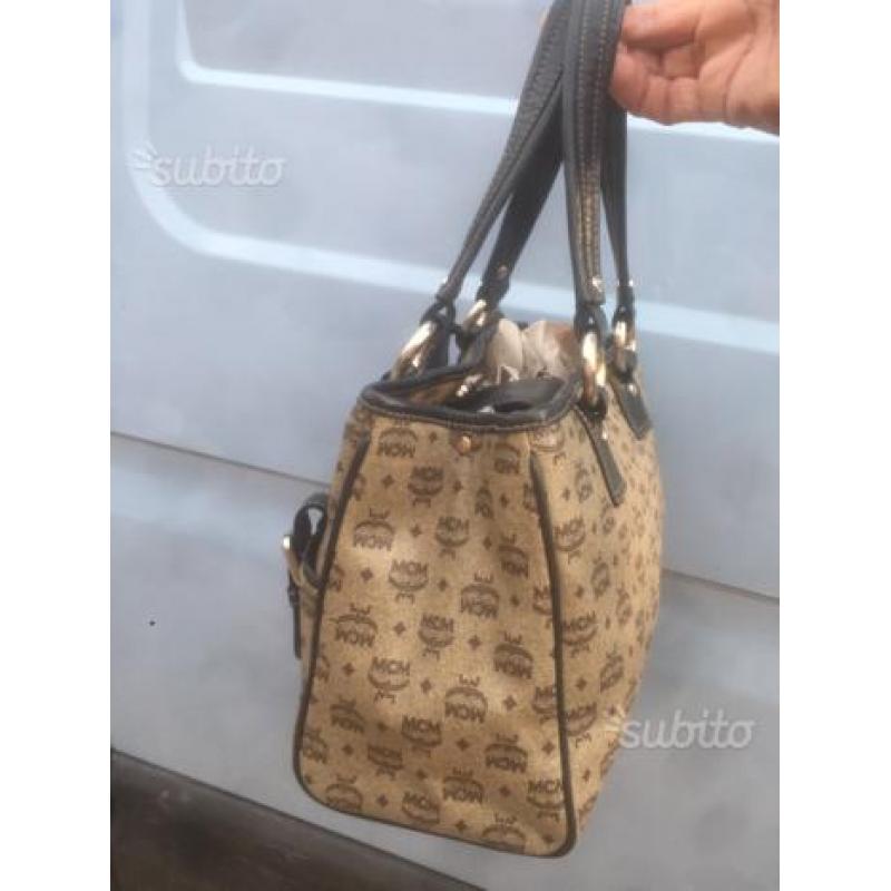Borsa MCM