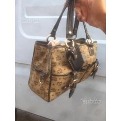 Borsa MCM