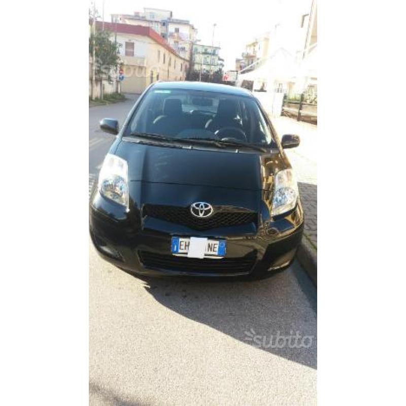 Toyota yaris anno 2011 1.4diesel prezzo 5200