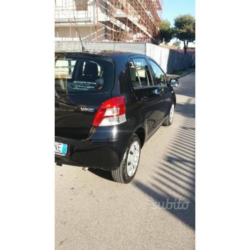 Toyota yaris anno 2011 1.4diesel prezzo 5200