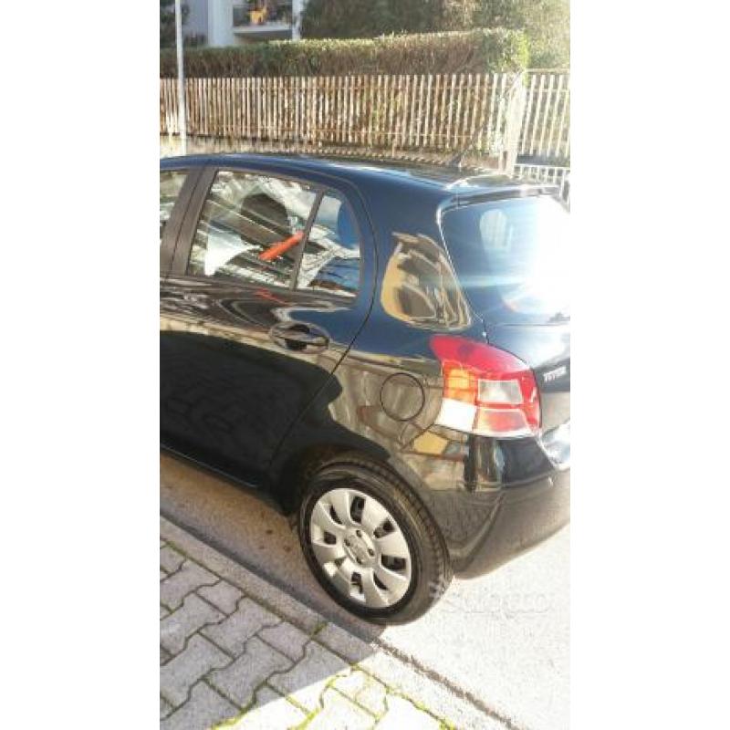 Toyota yaris anno 2011 1.4diesel prezzo 5200