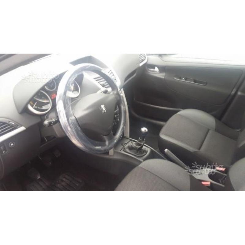 Peugeot 207 - 2013