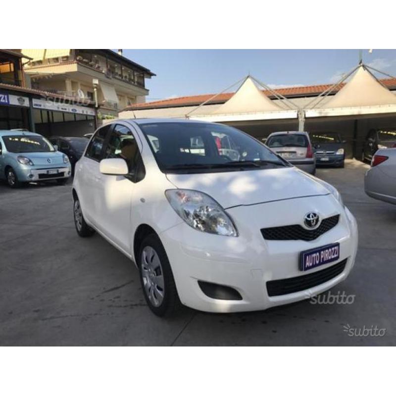 Toyota Yaris 1.0 5 porte